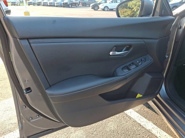 Used 2025 Nissan Sentra SV FWD image 12
