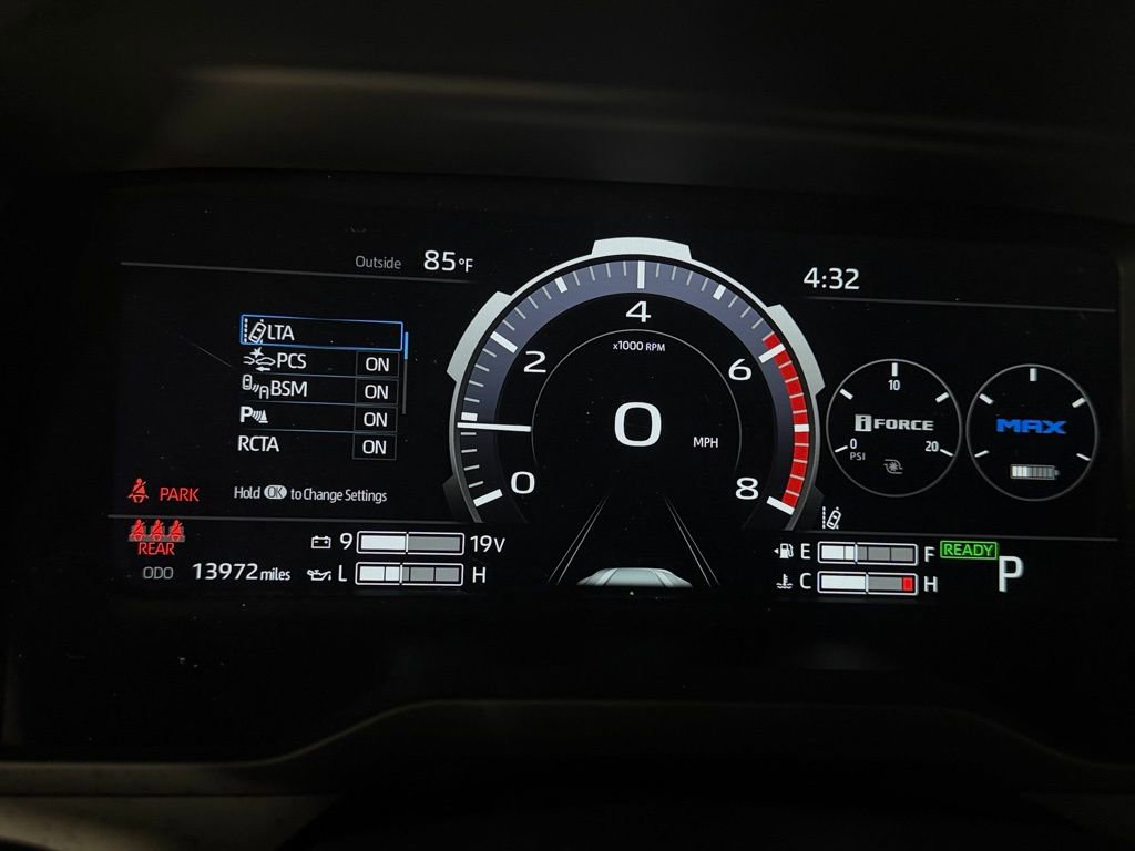Used 2025 Toyota Tundra Limited AWD/4WD image 18