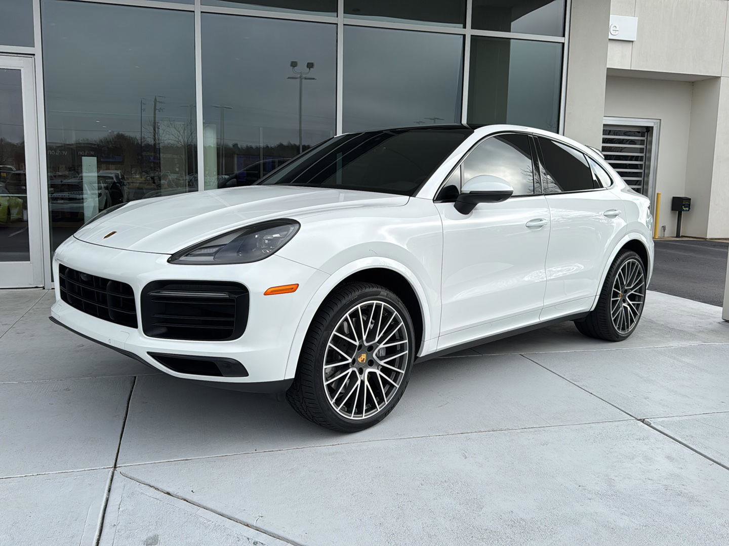 Used 2021 Porsche Cayenne Coupe image 2
