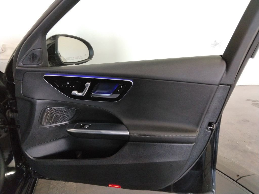 Used 2025 Mercedes-Benz C 300 4MATIC Sedan image 43