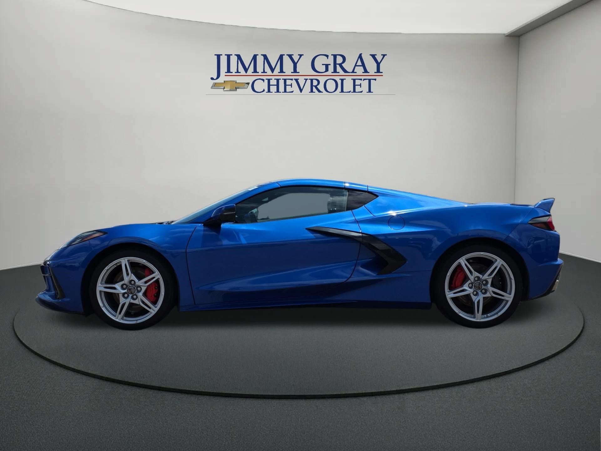 Used 2021 Chevrolet Corvette Stingray Coupe w/ Z51 Performance Package RWD image 2