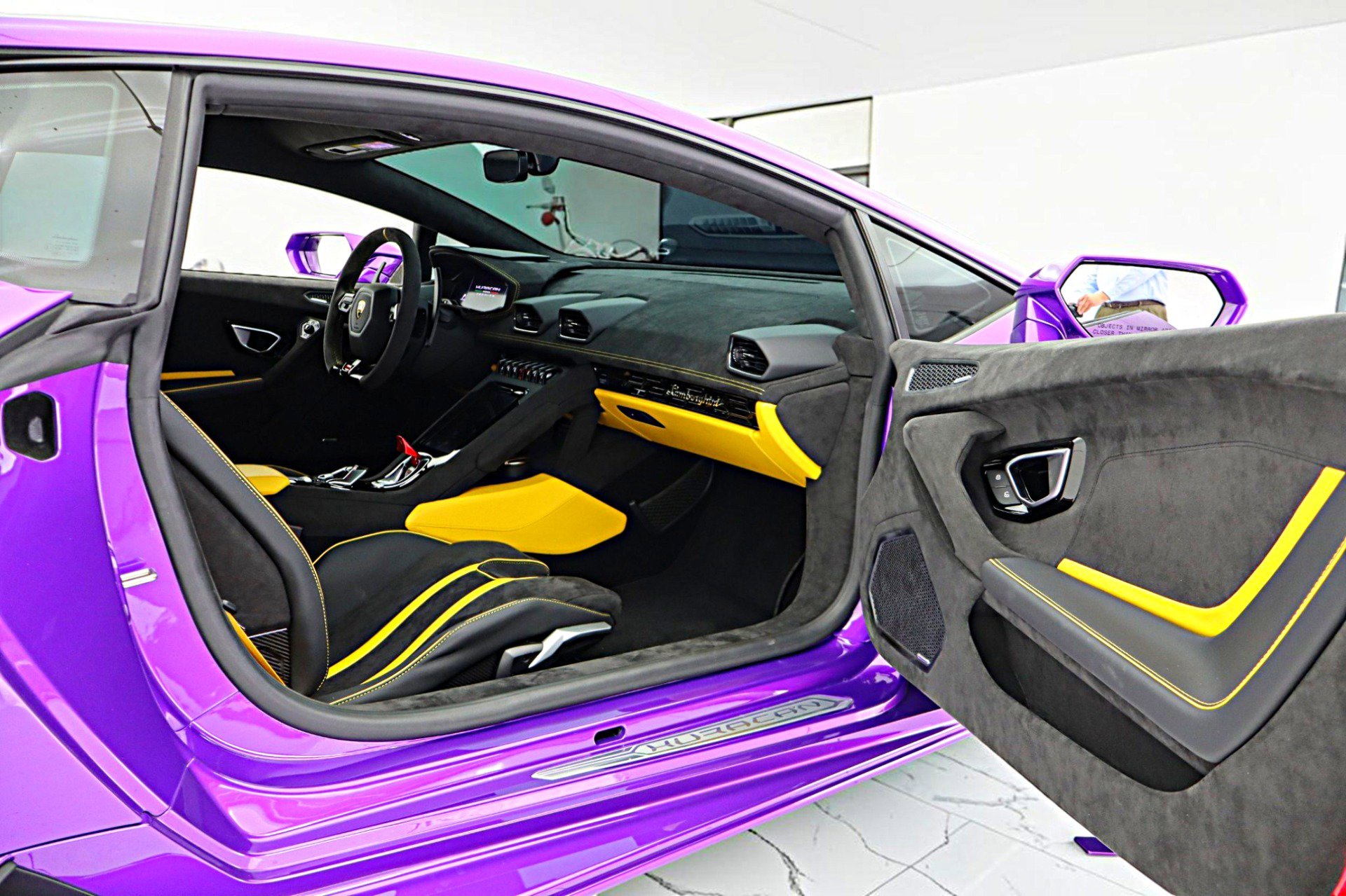 Used 2024 Lamborghini Huracan Tecnica RWD image 36