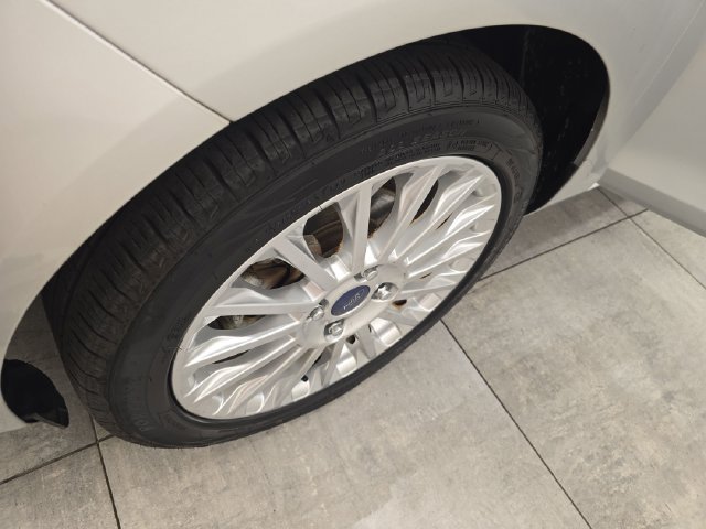 Used 2014 Ford Fiesta Titanium FWD image 37