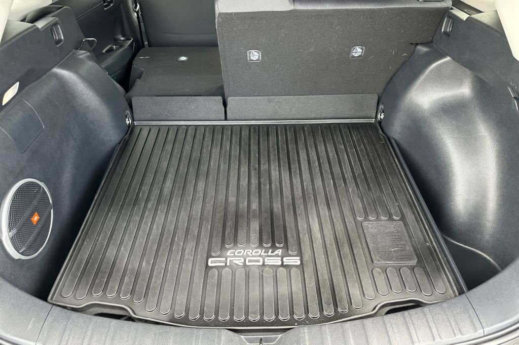 Used 2024 Toyota Corolla Cross LE w/ Moonroof Package AWD/4WD image 15