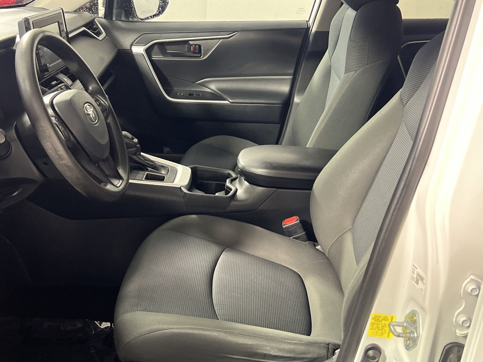 Used 2021 Toyota RAV4 LE AWD/4WD image 12