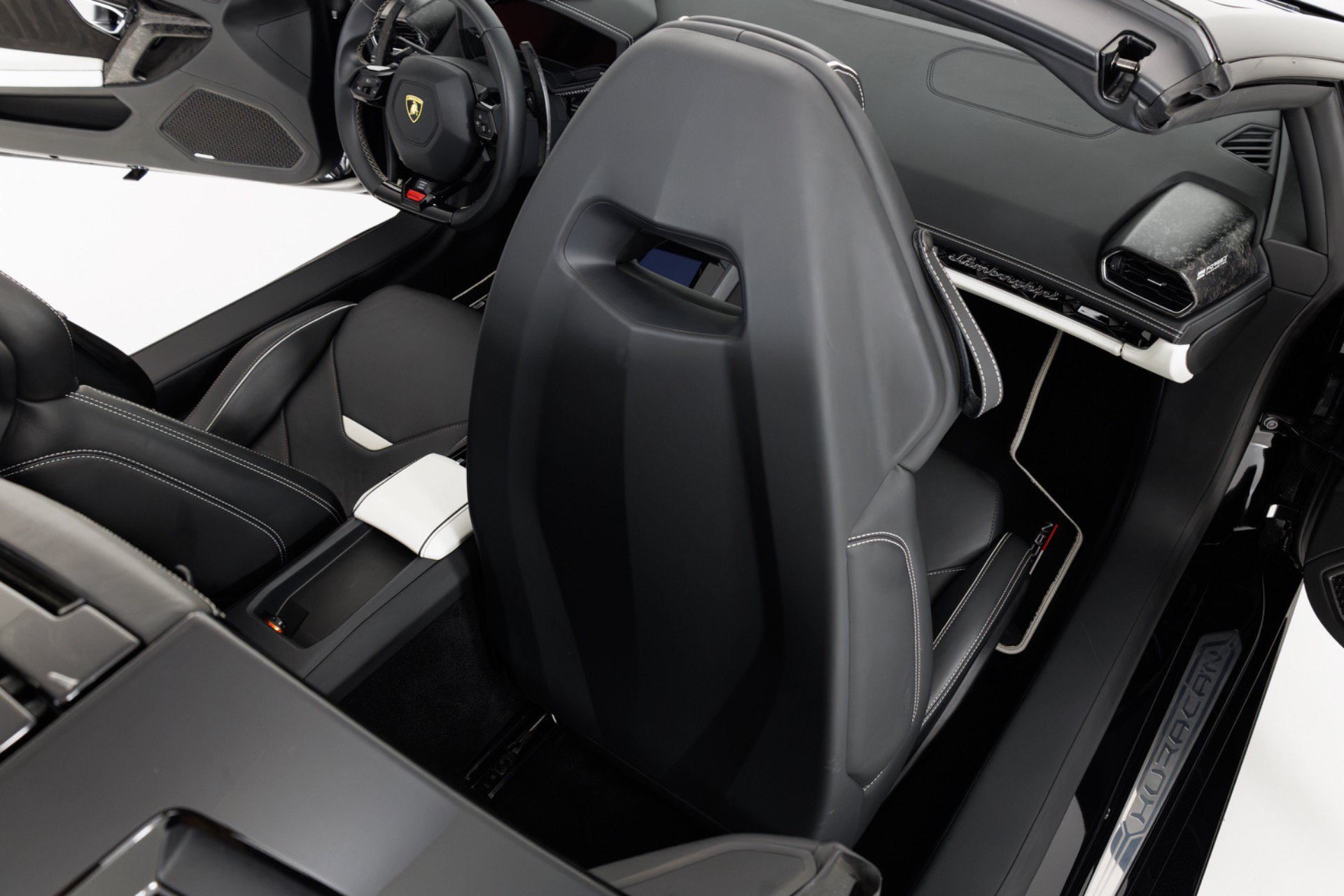Used 2021 Lamborghini Huracan EVO RWD image 48