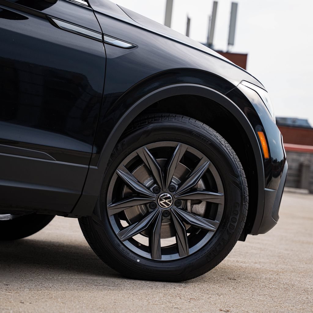 Certified 2023 Volkswagen Tiguan SE FWD image 9