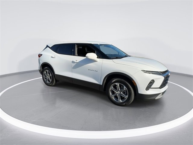 Used 2023 Chevrolet Blazer LT image 2