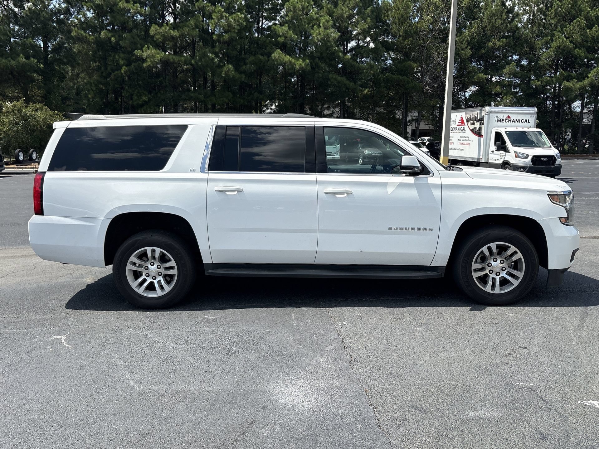 Used 2020 Chevrolet Suburban LT RWD image 25