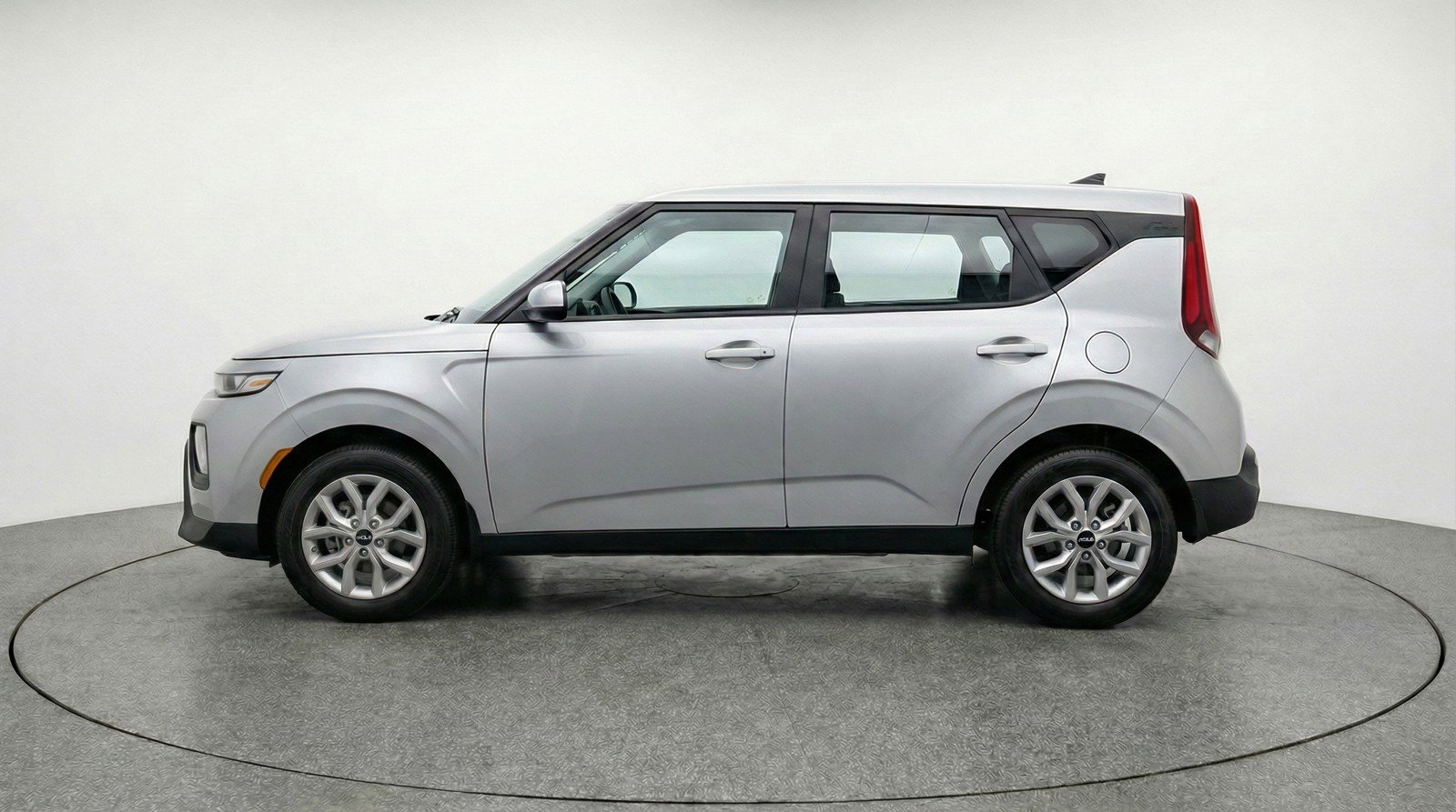 Used 2025 Kia Soul LX w/ LX Technology Package image 5