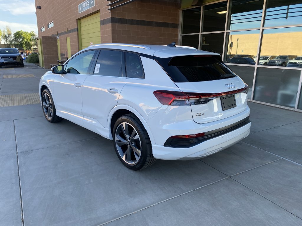 Used 2022 Audi Q4 e-tron Premium Plus image 3