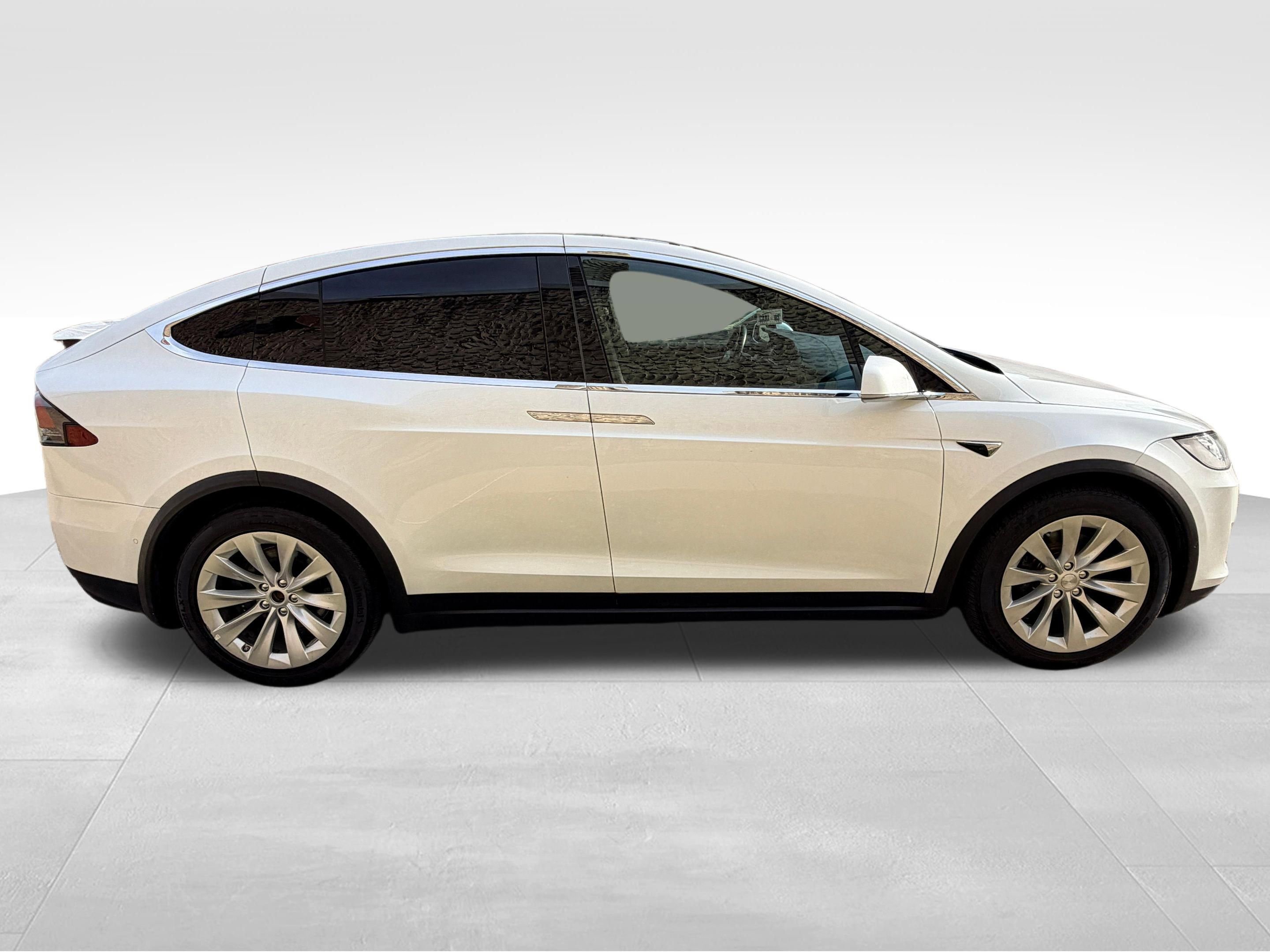 Used 2020 Tesla Model X Long Range image 10