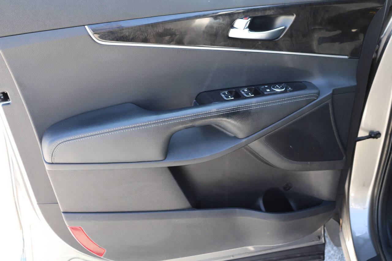 Used 2016 Kia Sorento LX image 12