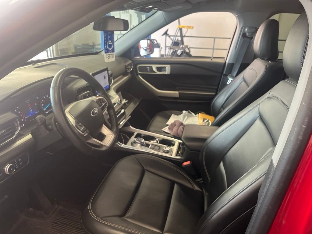Used 2021 Ford Explorer XLT w/ Equipment Group 202A AWD/4WD image 5
