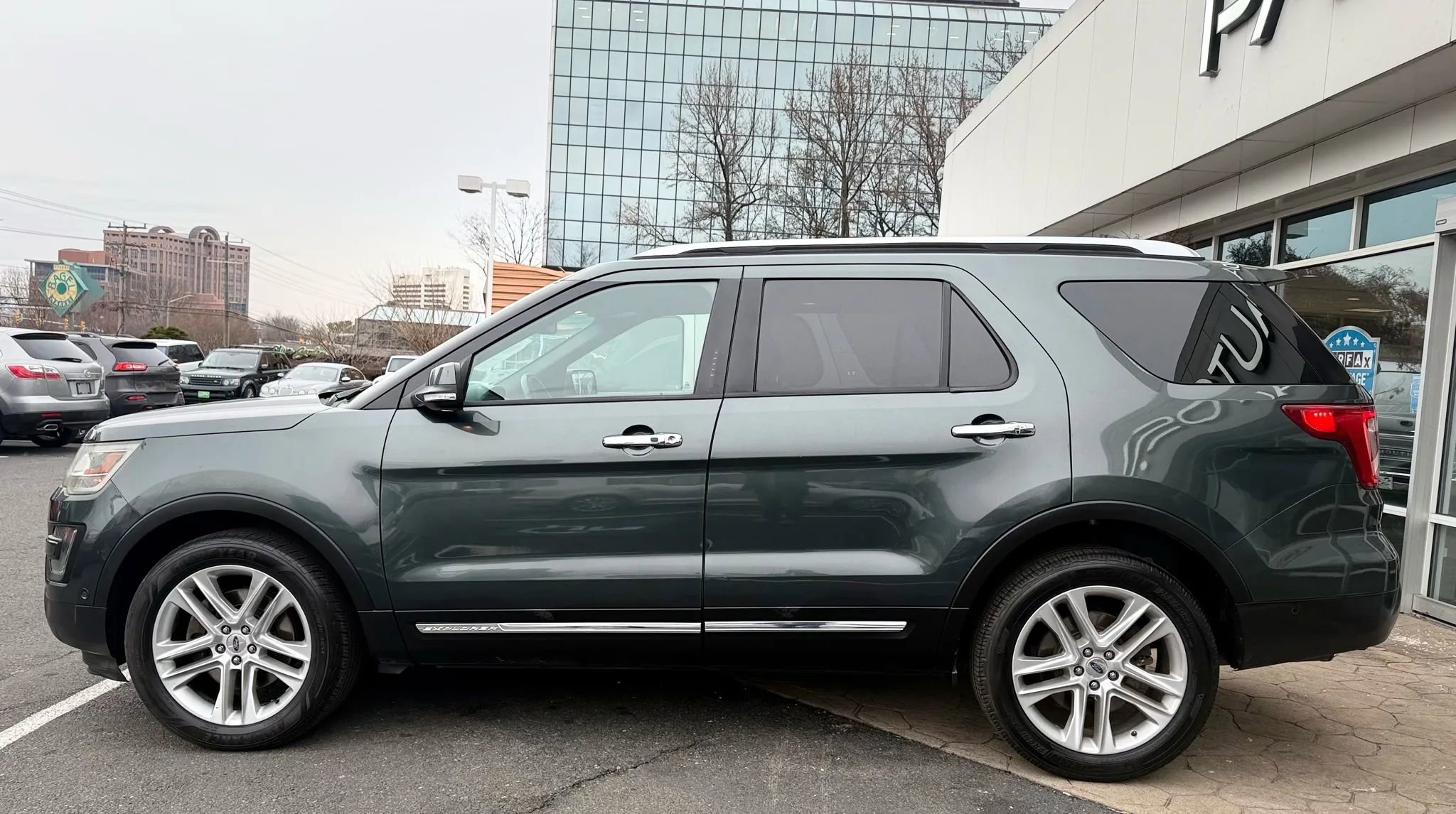 Used 2016 Ford Explorer Limited w/ Equipment Group 301A image 4