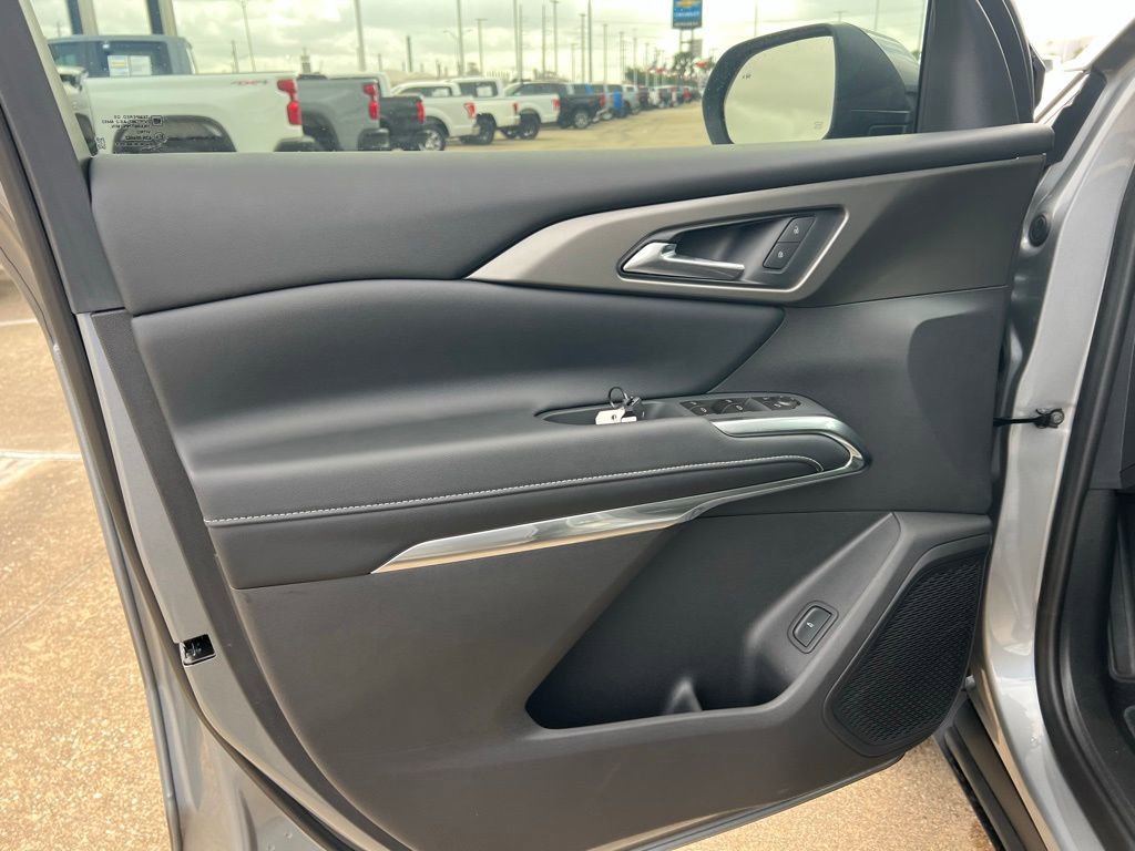 New 2026 Chevrolet Traverse LT w/ Sun and Wheel Package FWD image 28
