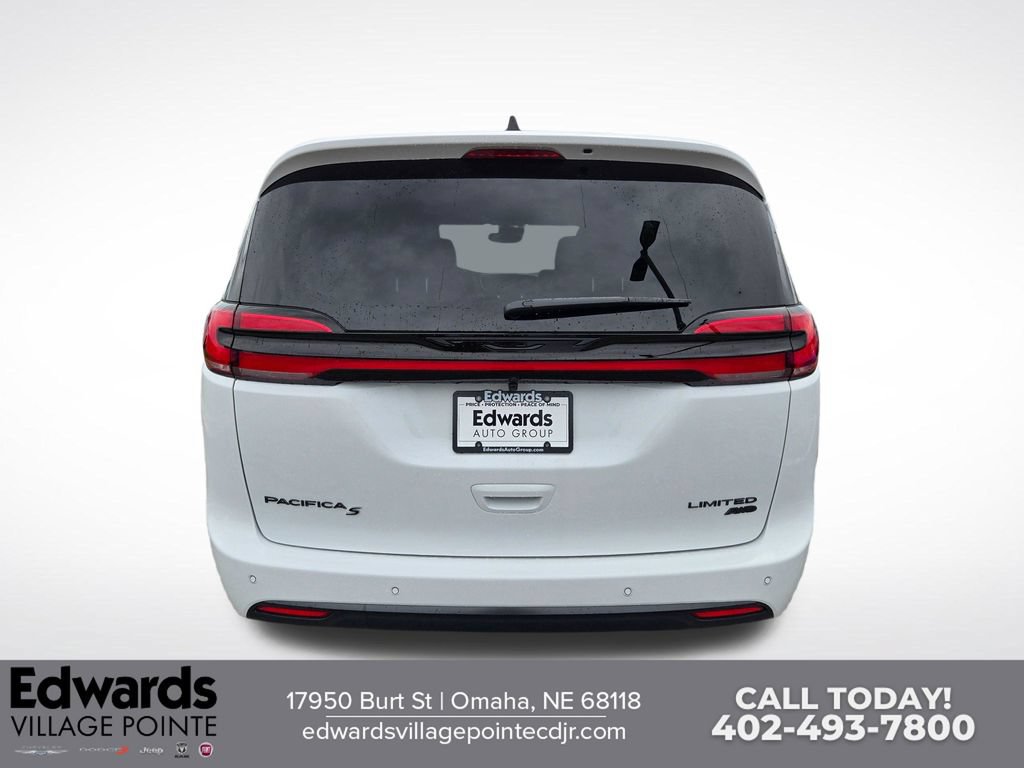 New 2027 Chrysler Pacifica Limited AWD/4WD image 4