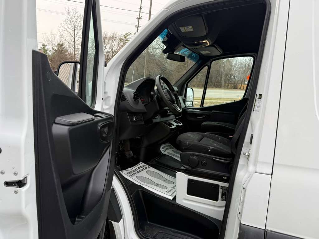 Used 2021 Mercedes-Benz Sprinter 2500 image 15