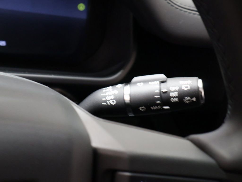 New 2025 Land Rover Defender 110 S image 27