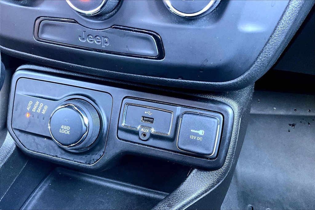 Used 2020 Jeep Renegade Sport w/ Sport Appearance Group AWD/4WD image 32