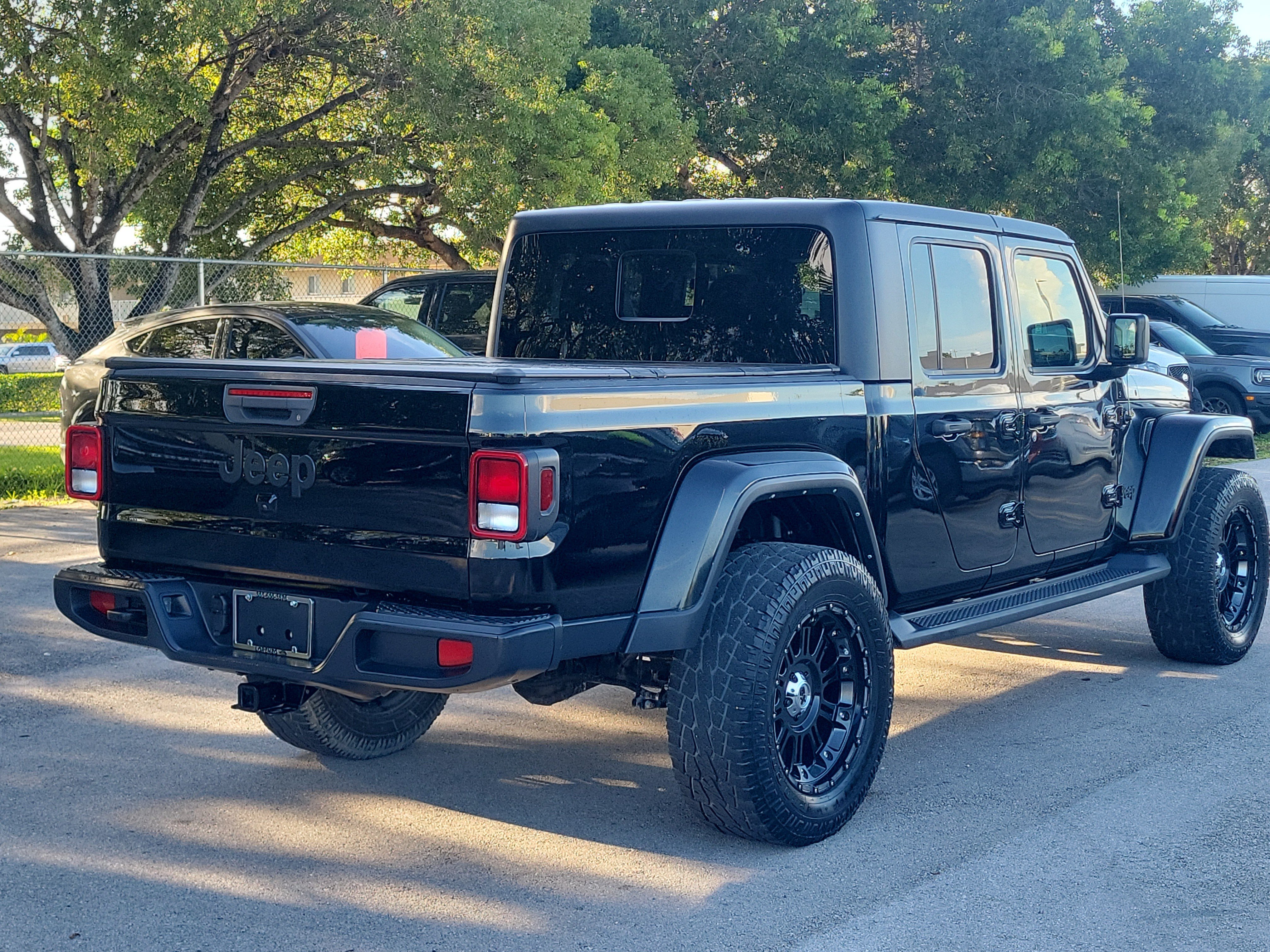 Used 2022 Jeep Gladiator Sport AWD/4WD image 5
