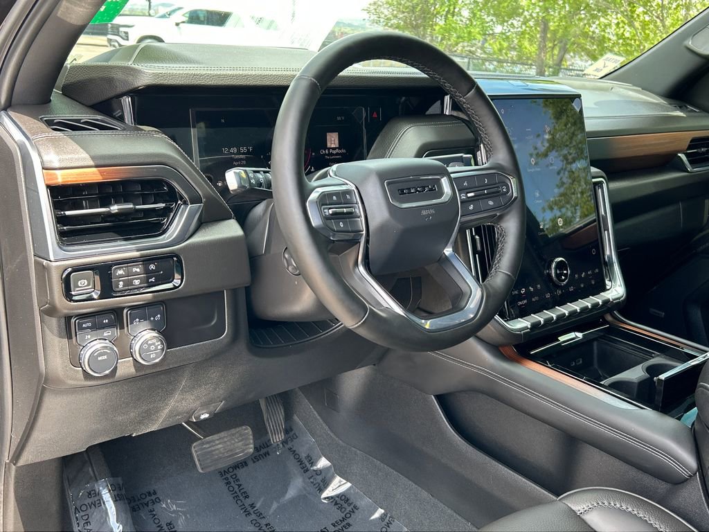 Used 2025 GMC Yukon Denali w/ Sun & Power Step Package AWD/4WD image 17