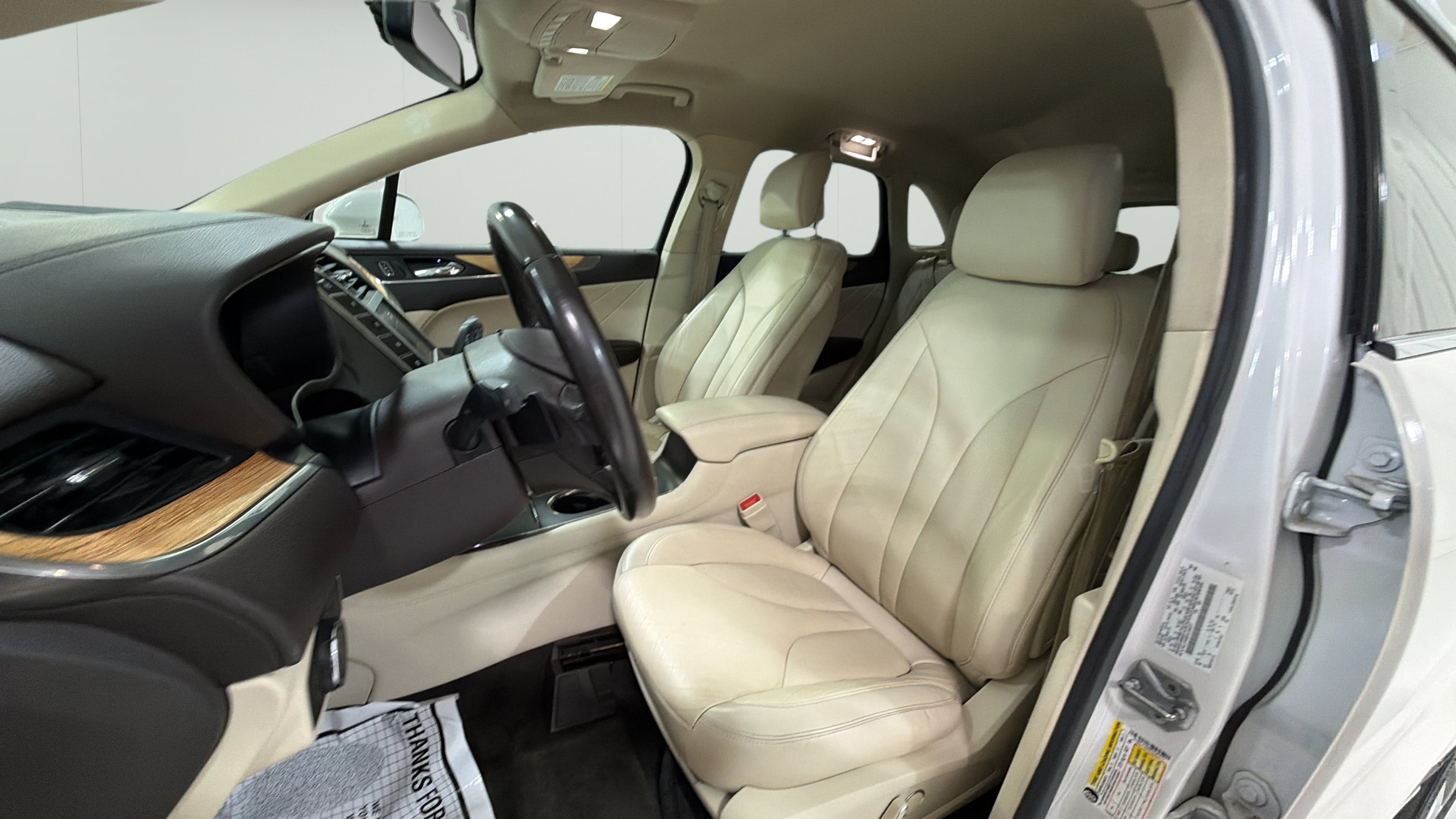 Used 2015 Lincoln MKC FWD w/ Equipment Group 101A Select image 9