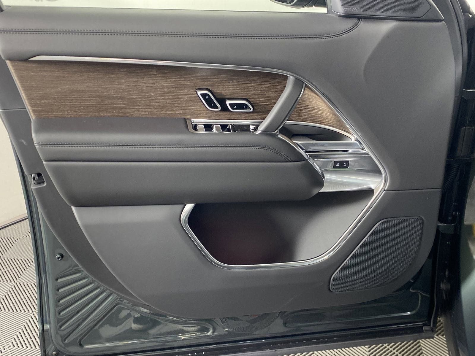 New 2025 Land Rover Range Rover SE image 11
