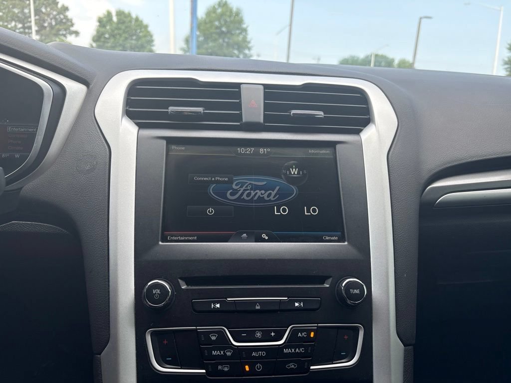 Used 2016 Ford Fusion SE FWD image 18