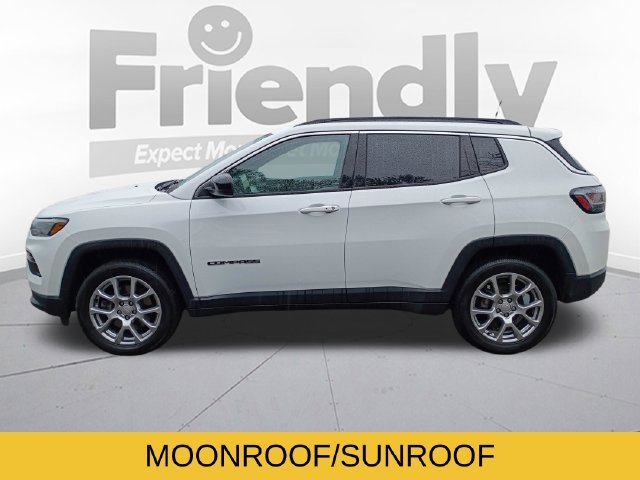 Used 2023 Jeep Compass Latitude w/ Sun and Sound Group AWD/4WD image 8