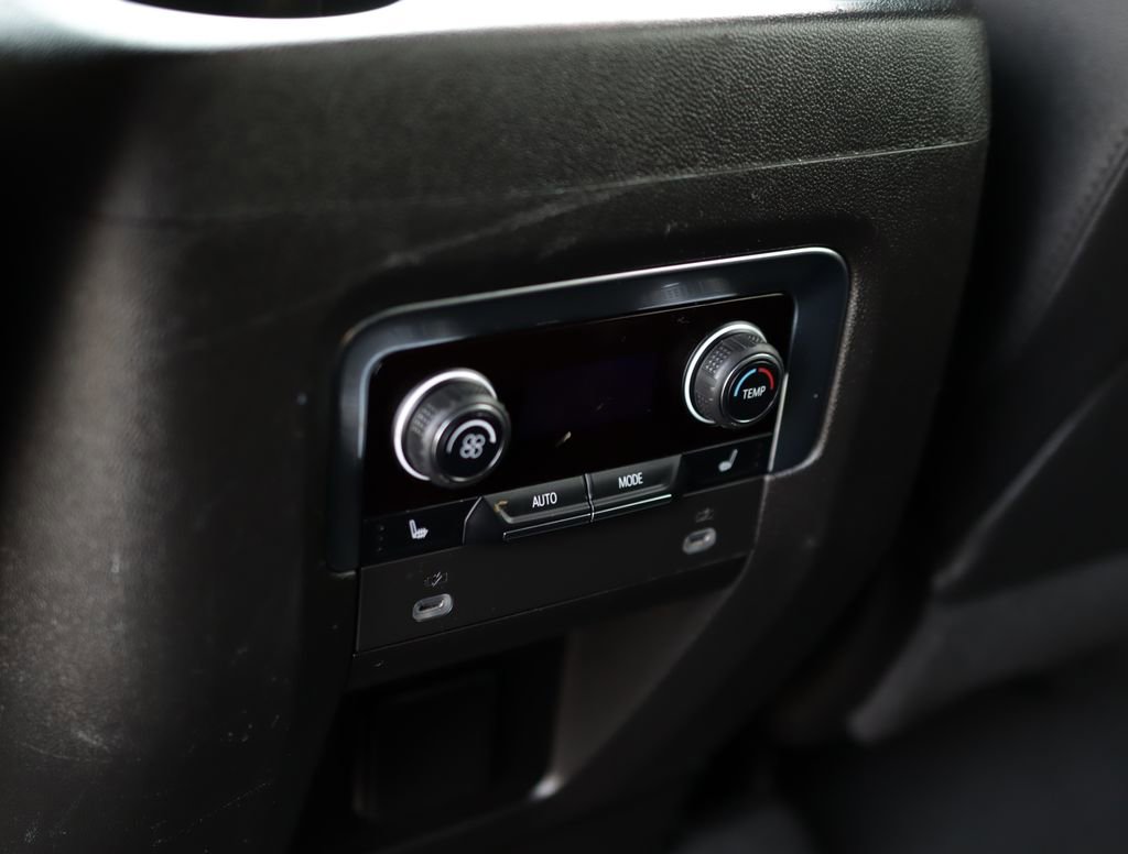 Used 2023 Chevrolet Suburban Premier RWD image 27