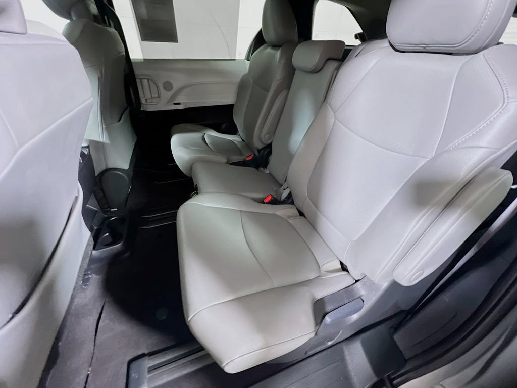 Certified 2025 Toyota Sienna XLE FWD image 22