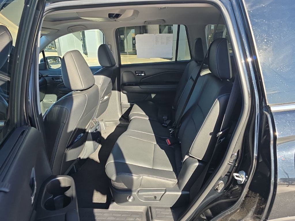 Used 2021 Honda Pilot Touring image 11