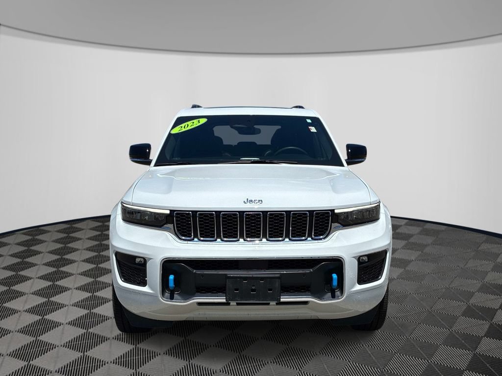 Used 2023 Jeep Grand Cherokee Overland w/ Luxury Tech Group IV AWD/4WD image 2