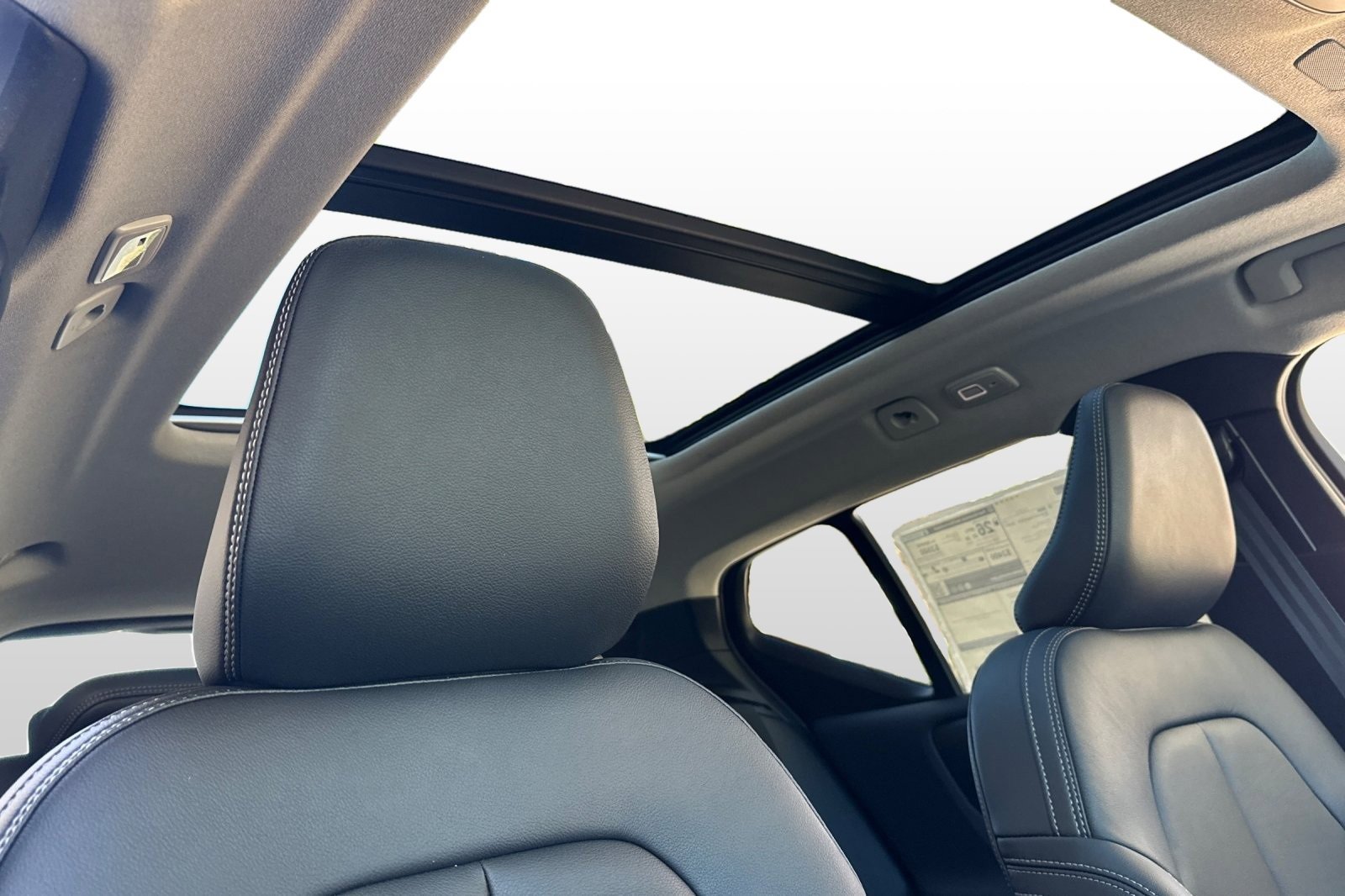 New 2026 Volvo XC40 B5 Ultra w/ Climate Package image 19