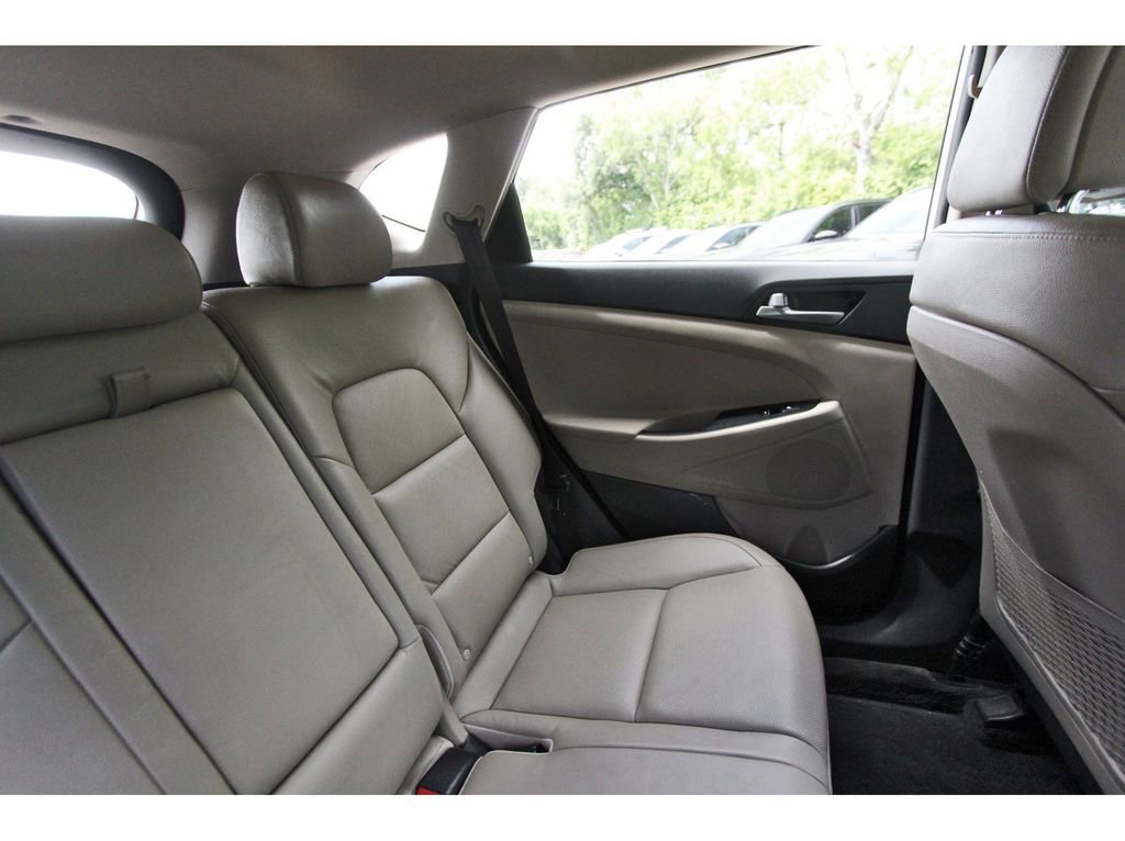 Used 2016 Hyundai Tucson Limited w/ Option Group 03 FWD image 10