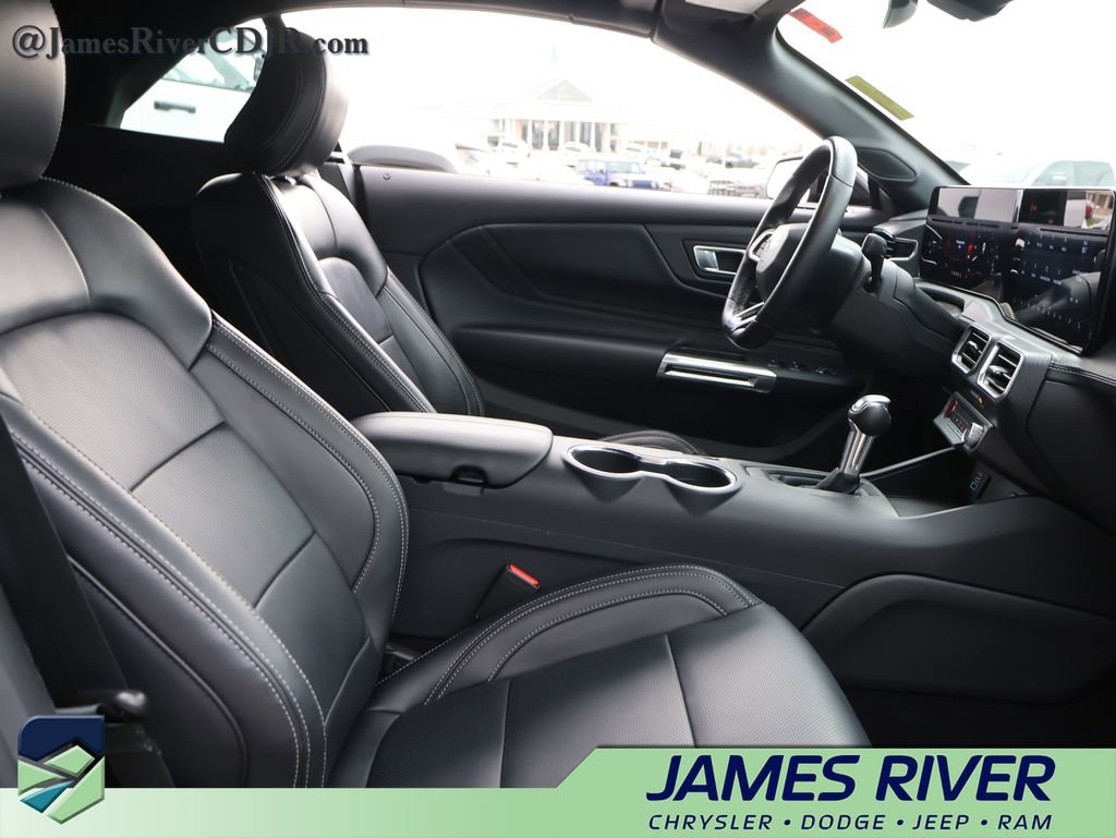 Used 2025 Ford Mustang Premium image 9