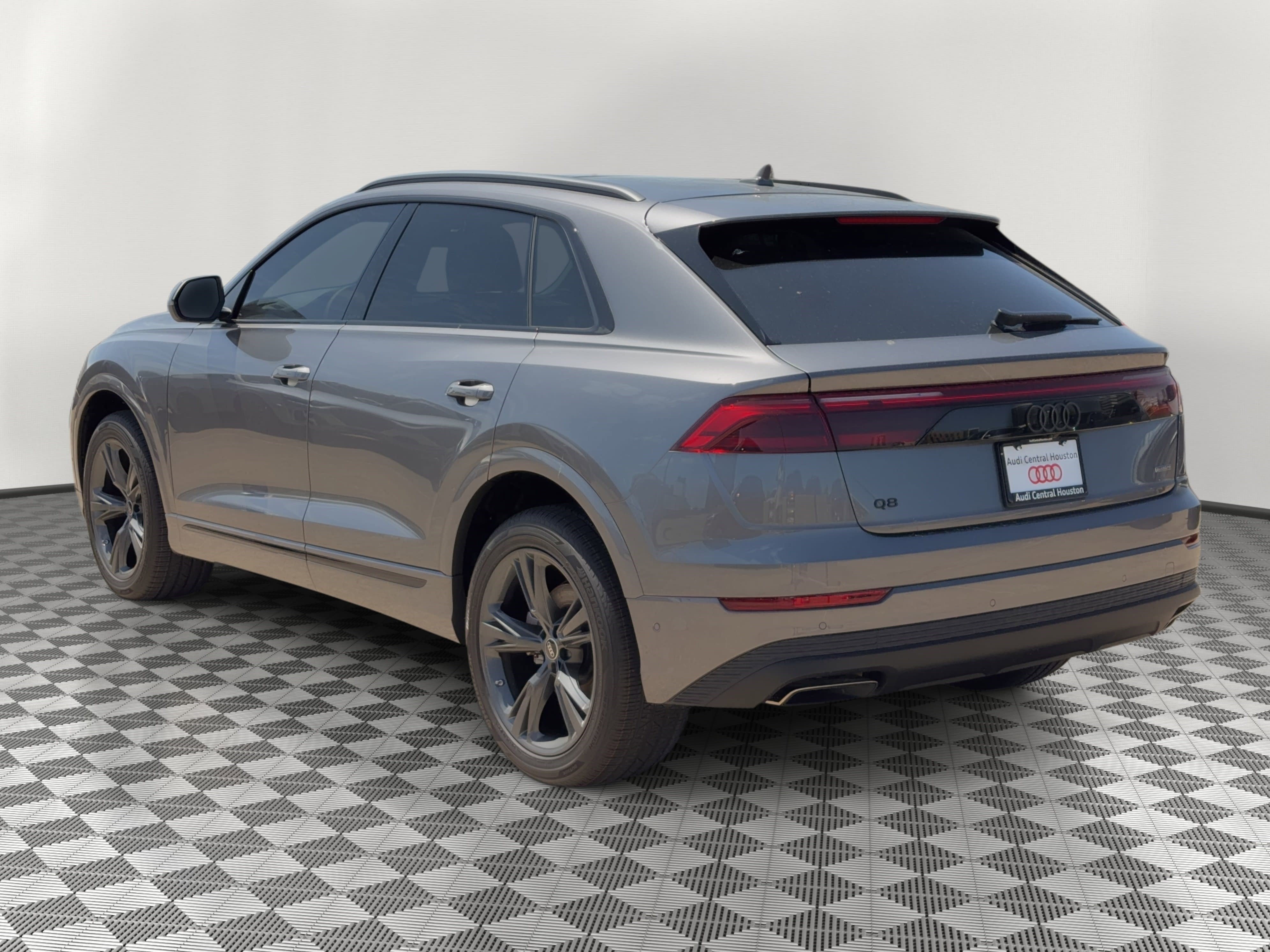 New 2026 Audi Q8 Premium image 3