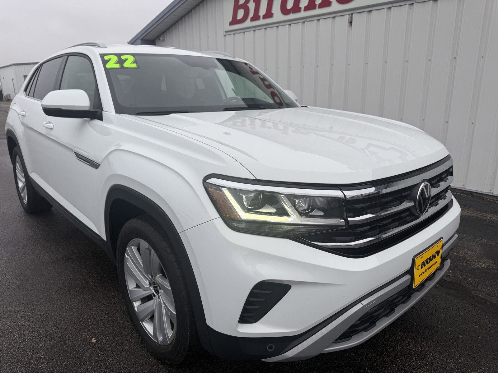 Used 2022 Volkswagen Atlas Cross Sport SE image 2