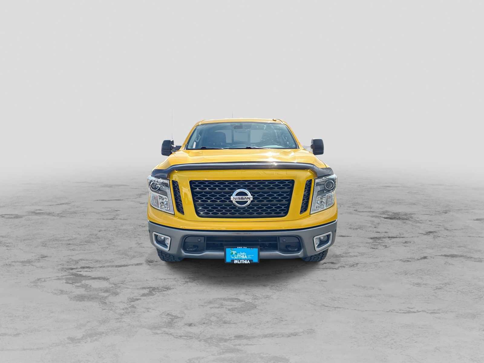 Used 2017 Nissan Titan S image 3