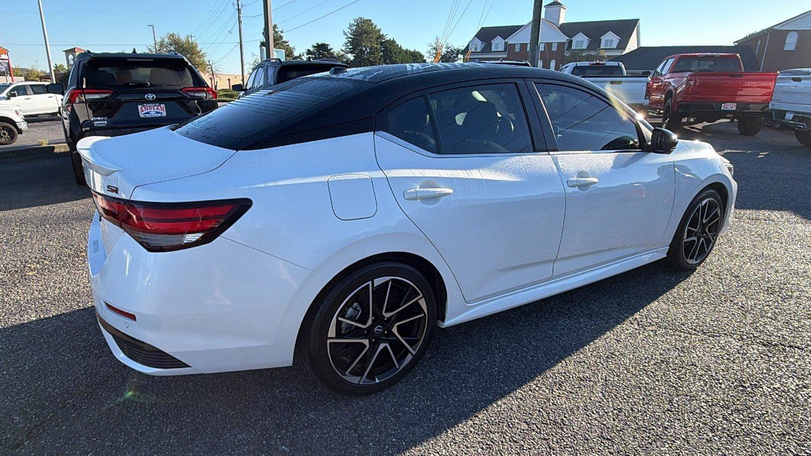 Used 2025 Nissan Sentra SR w/ SR Premium Package FWD image 9