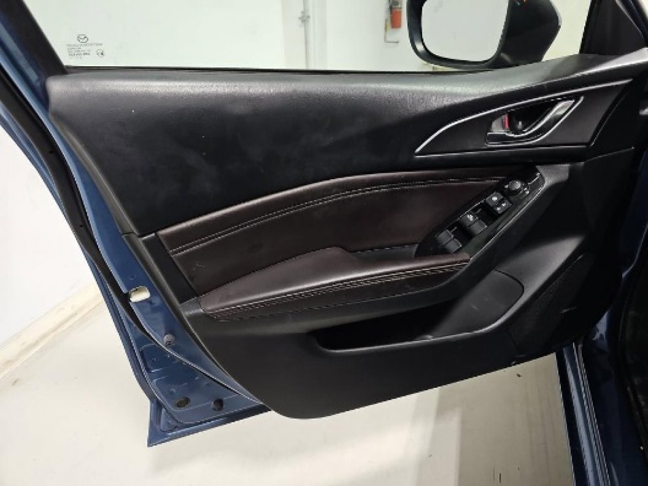 Used 2018 MAZDA MAZDA3 Grand Touring image 9