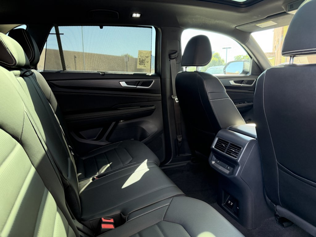 Used 2024 Volkswagen Atlas Cross Sport SEL R-Line AWD/4WD image 41
