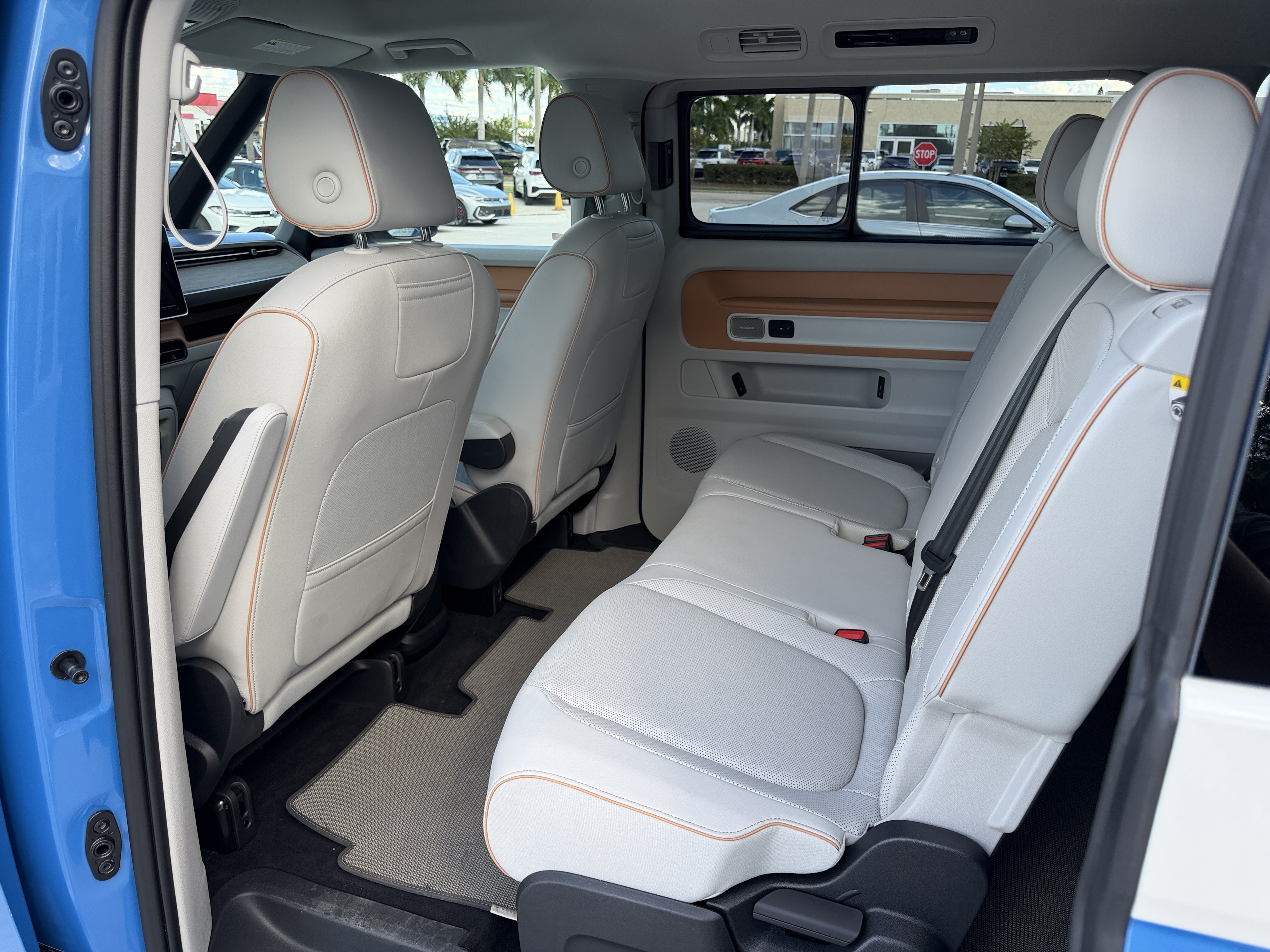 Used 2025 Volkswagen ID. Buzz 1st Edition RWD image 18