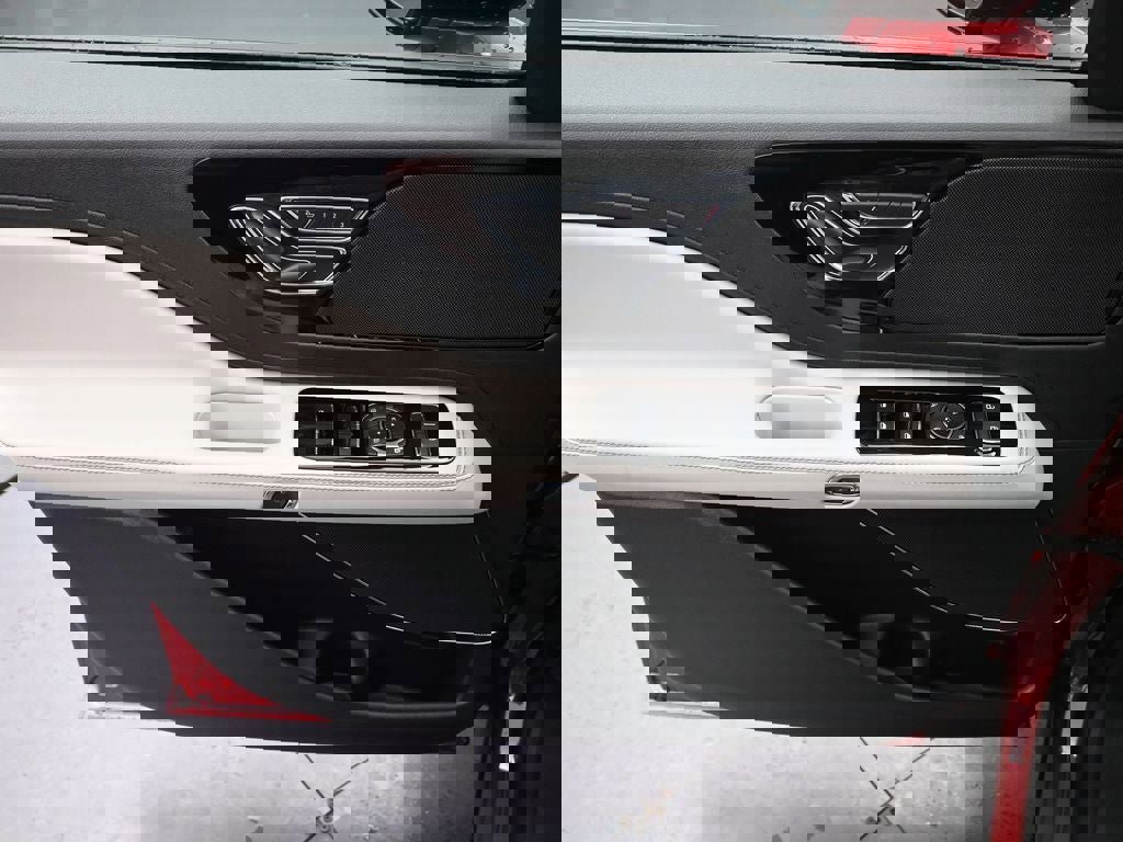 New 2026 Lincoln Aviator AWD w/ Jet Appearance Package image 25