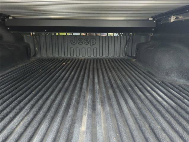 Used 2024 Jeep Gladiator Mojave AWD/4WD image 6