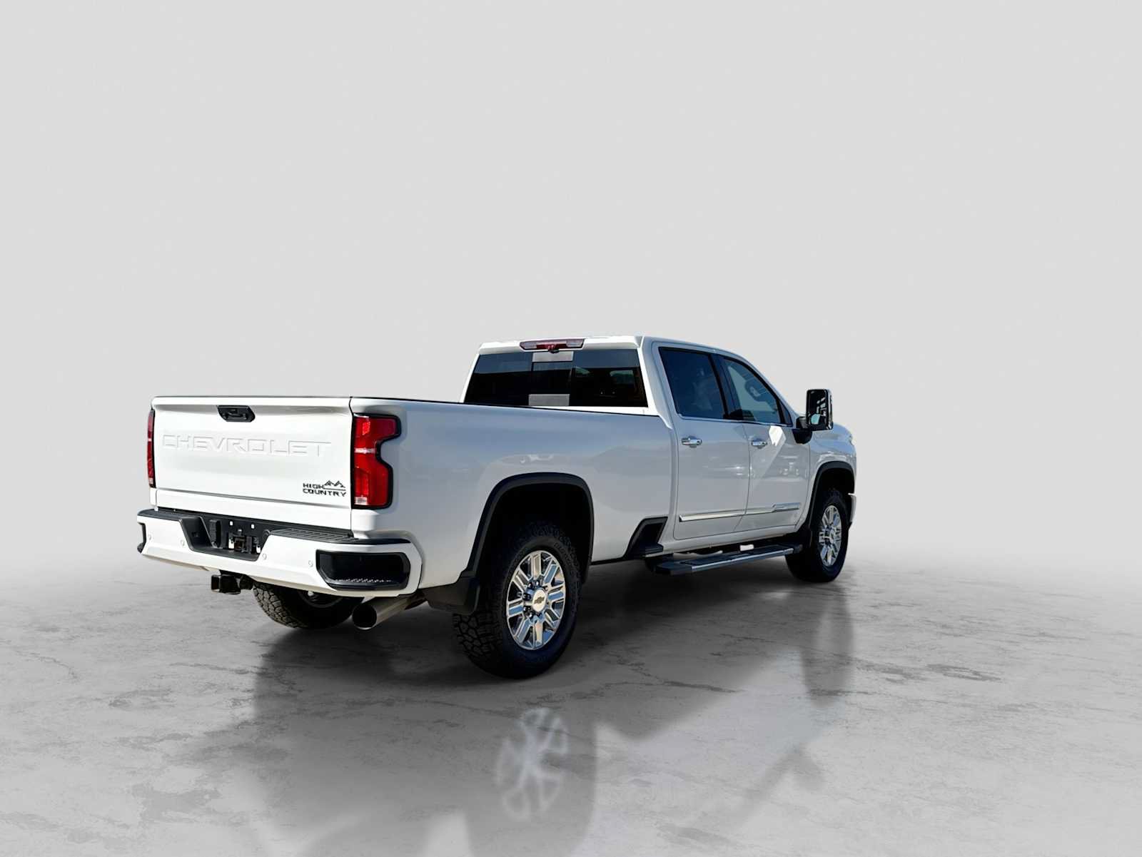 Used 2024 Chevrolet Silverado 3500 High Country w/ Technology Package AWD/4WD image 6
