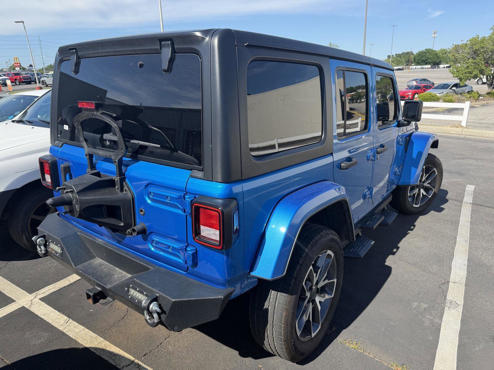 Used 2024 Jeep Wrangler Unlimited w/ Convenience Group AWD/4WD image 11