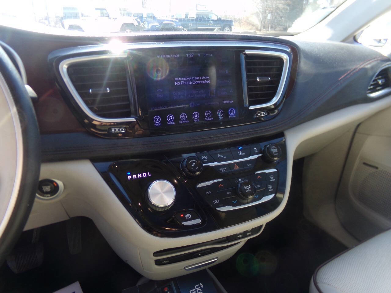 Used 2017 Chrysler Pacifica Limited image 23