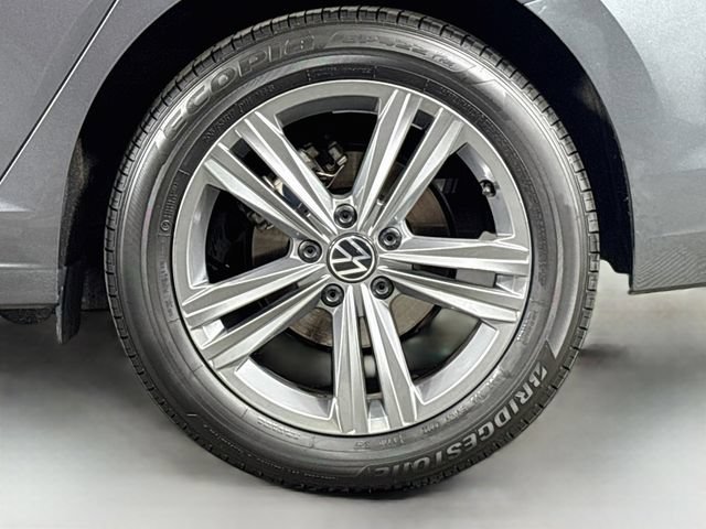 Certified 2024 Volkswagen Jetta SE FWD image 31